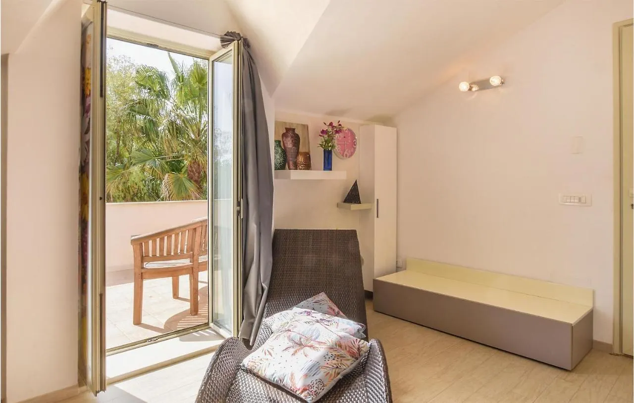 Lovely Home In Pozzallo With Kitchen